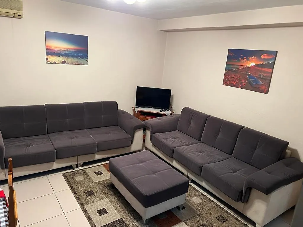 Entire Nice Apartment, In The Center 地拉那 阿尔巴尼亚